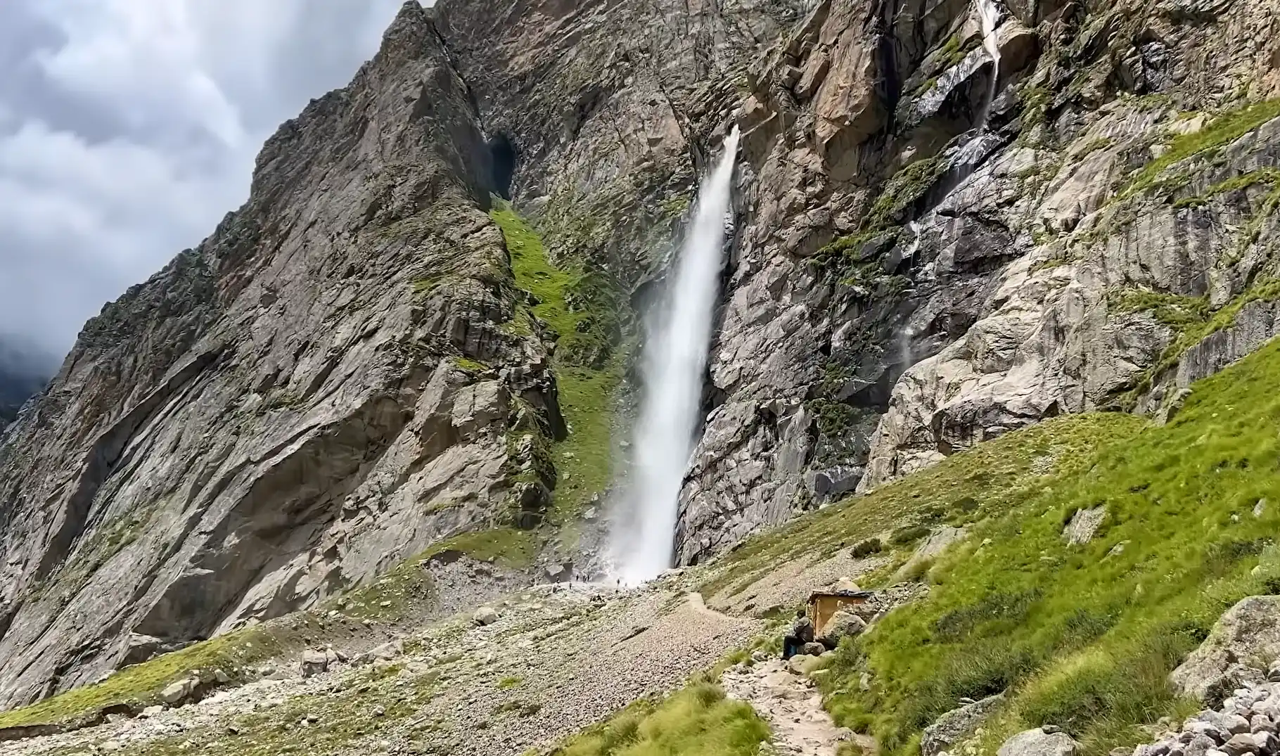 Vasudhara Falls